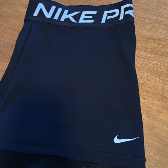 Nike Pro XL - Picture 3 of 3